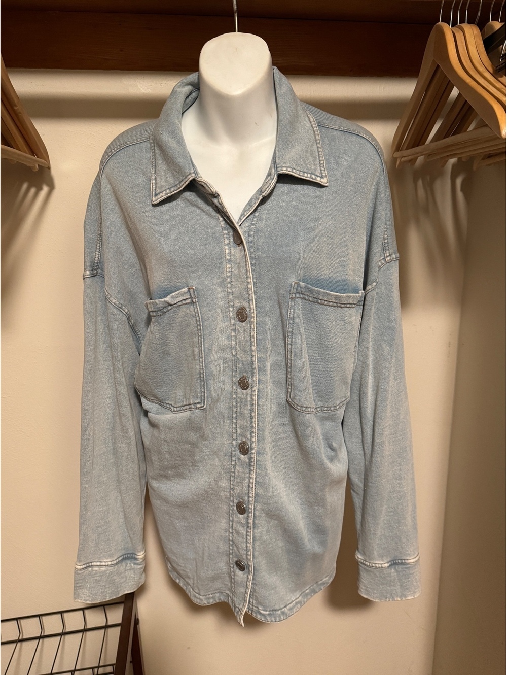 Z Supply Sz Large Light Wash Denim Button-Up Shirt Jacket NWOT